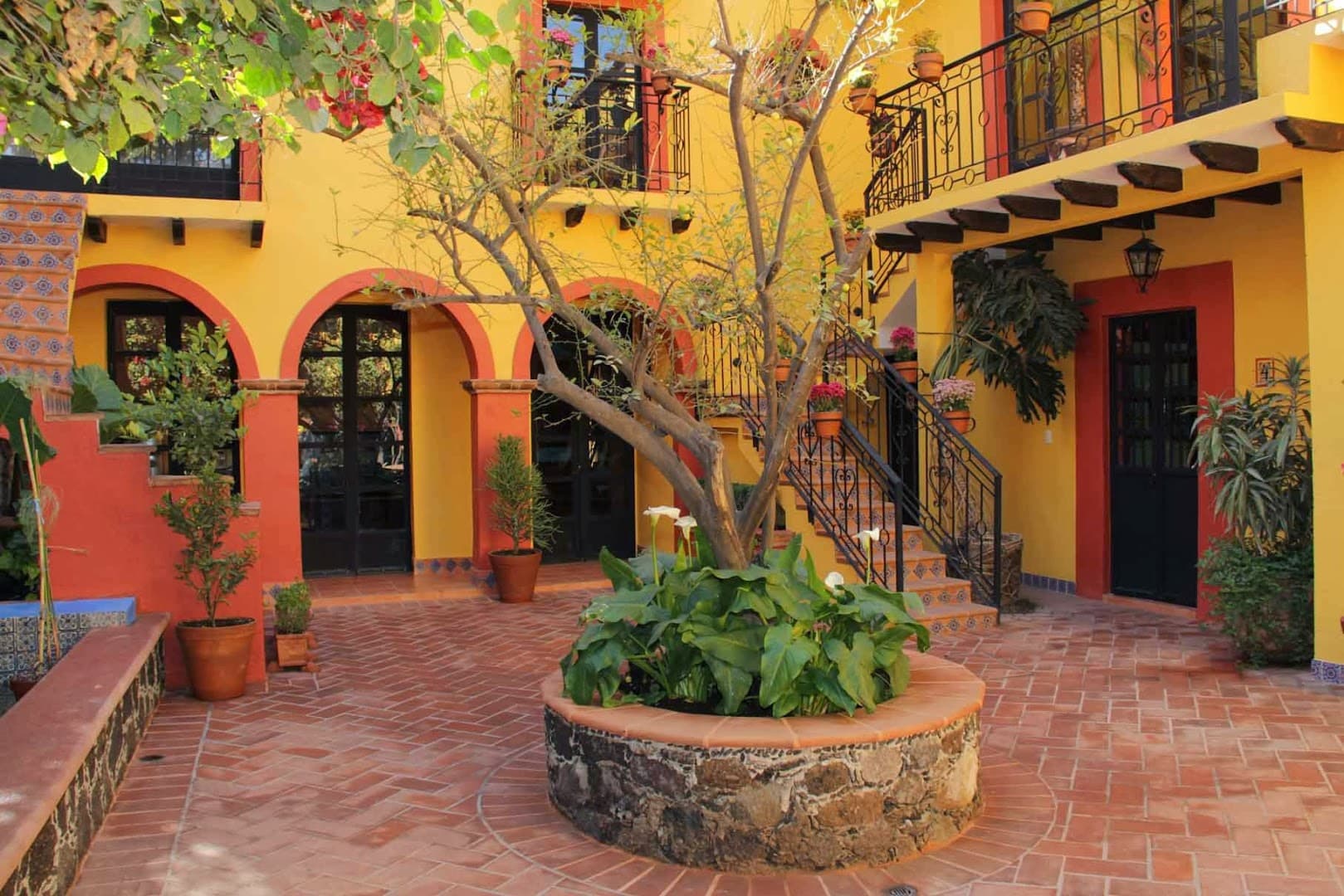 Casa Mia Suites - photo 2